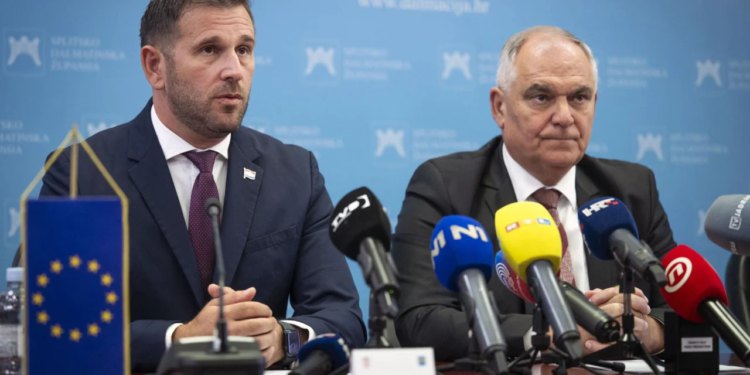 Slobodna Dalmacija – Kad će splitski roditelji dobiti novac za udžbenike? Tražili smo odgovor od Banovine, no nešto se čudno događa