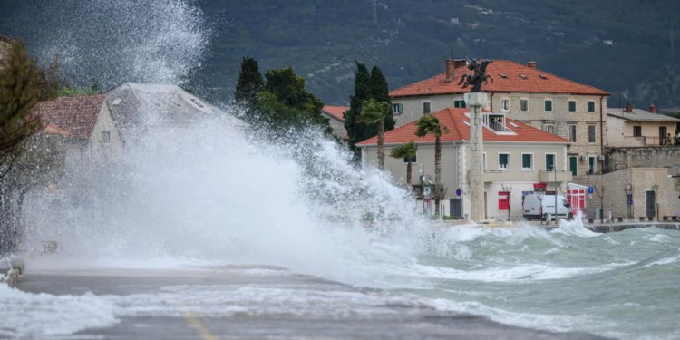 Slobodna Dalmacija – Kakva nas zima čeka u Dalmaciji? Studeni ni blizu leda, kiša se čeka; božićna prognoza mnoge će rastužiti…