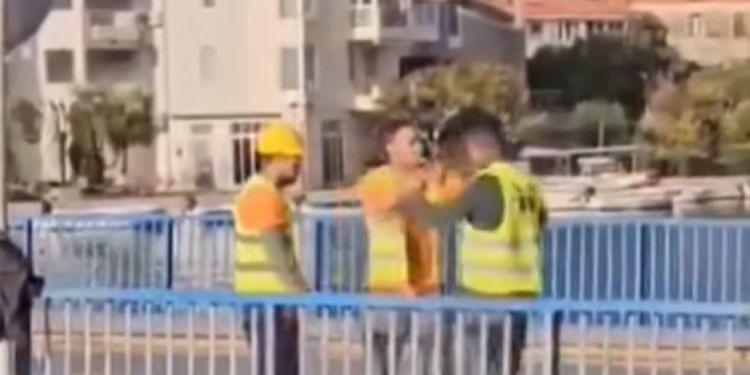 Slobodna Dalmacija – Kaos u Omišu! Snimljena tučnjava stranih radnika na mostu, desničarska udruga odmah najavila prosvjed
