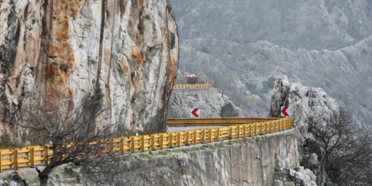 Slobodna Dalmacija – Nakon godina zaobilaženja zabrane, prolaz kroz Stupicu između Makarske i Vrgorca sada je potpuno zatvoren
