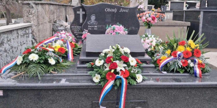 Slobodna Dalmacija – Obilježena osma godišnjica smrti junaka Domovinskog rata; vrijeme prolazi, ali uspomene ne blijede