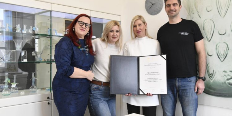 Slobodna Dalmacija – Oni su izradili najoriginalnije božićne ukrase ove godine, i to tehnikom puhanja stakla, kao prije 2000 godina…