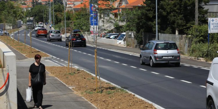 Slobodna Dalmacija – Opet zastoj zbog radova na jednom od najopterećenijih pravaca u okolici Splita, očekujte gužve idućih devet mjeseci
