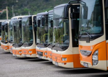 Slobodna Dalmacija – Pa je l’ moguće? Nevjerojatna scena u Bolu, maloljetnici ukrali autobus i provozali ga do Supetra, evo kako je završilo