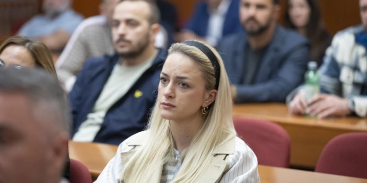 Slobodna Dalmacija – Slučajno ili namjerno!? Mali iznajmljivači u Splitu opet izostavljeni, politika se kroji bez njih, evo plana