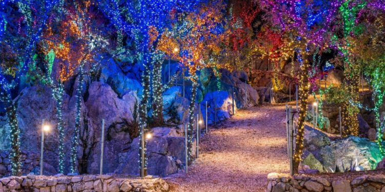 Slobodna Dalmacija – Snijeg, životinje i domaća spiza; Splićanima omiljeno Božićno selo spremno za blagdansko otvaranje