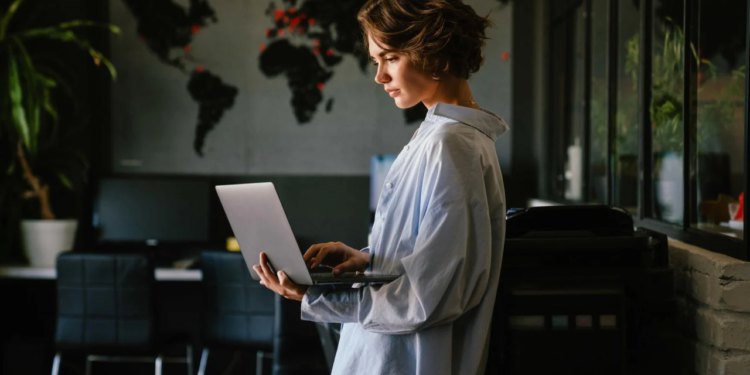 Slobodna Dalmacija – Splitska policija istražuje prijevaru; 27-godišnjakinja preko interneta oglasila prodaju mobitela, javio se muškarac…