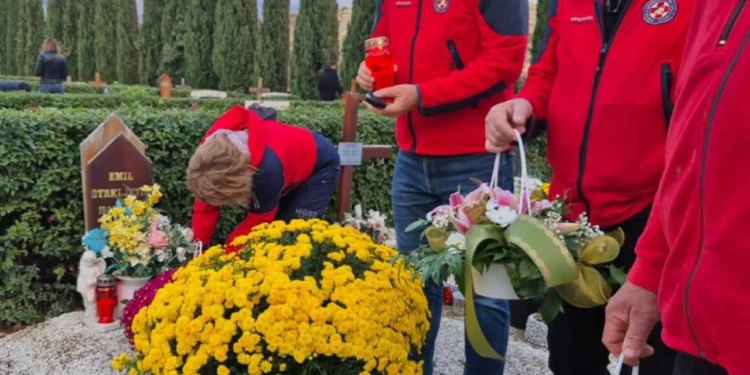 Slobodna Dalmacija – Splitski HGSS-ovci ne odustaju od ove svoje lijepe tradicije. Pogledajte gdje su proveli dan, fotografije su dirljive