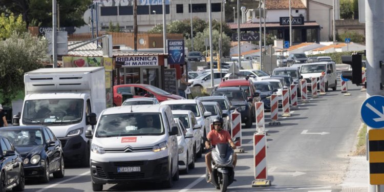 Slobodna Dalmacija – Stanovnicima splitskog naselja sutra se zatvara za promet glavna ulica na nekoliko dionica. Ne vozi ni Prometov autobus