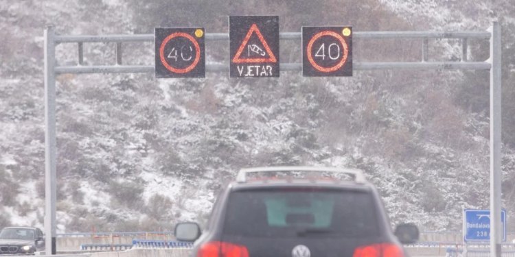 Slobodna Dalmacija – VIDEO Jutros se zabijelili dijelovi Hrvatske! Evo kada bi moglo ‘zamesti’ u Zagori; izdana upozorenja