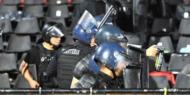 Šok Argentina, policija koristi biber sprej na moronskim igračima