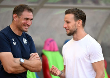 Sportske novosti – Nikica Jelavić tijekom pauze će se ‘vratiti’ u 16-erac i pokazati momcima kako se to radi