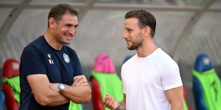 Sportske novosti – Nikica Jelavić tijekom pauze će se ‘vratiti’ u 16-erac i pokazati momcima kako se to radi