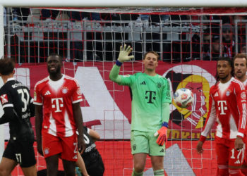 Sportske novosti – Sinonim za Ligu prvaka mora se pravdati kritičarima, zbog izleta od 40 metara napao ga i Michael Ballack