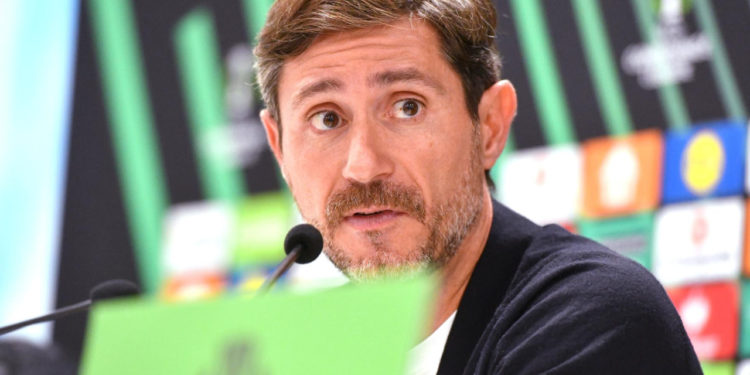 Sportske novosti – Trener Rijeke: ‘Ovo nije nogomet! Oni su navikli na ovu plastiku, igrati ovdje je riskantno za zdravlje’