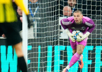 Sportske novosti – VIDEO: Neshvatljive greške vratara Vatrenih u Ligi prvaka! Kotarski opet poklonio gol protivniku