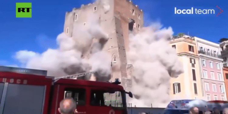 Srednjovjekovni toranj djelomično se srušio u Rimu (VIDEO) — RT World News