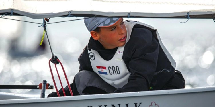 Šuma jedara na Kupu Lošinja, došli i Slovenci, i Talijani, a Miho Miloglav opet s pokalom u ruci