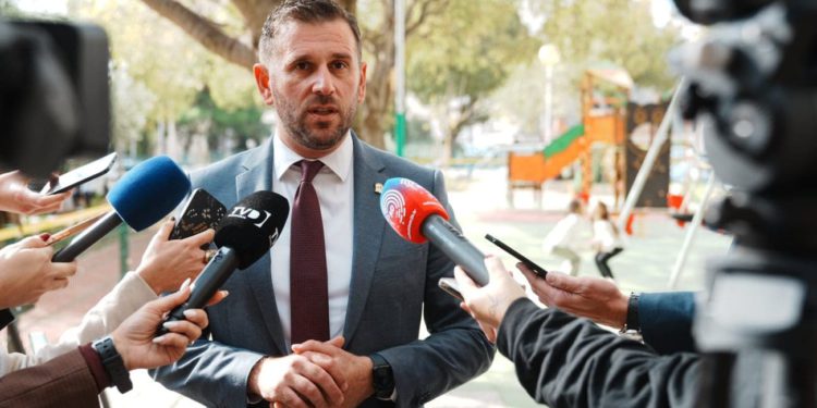 Šuta žestoko opleo i pozvao Centar da objasni slučaj Kuzmanića i Brodosplita, a osvrnuo se i na Marjan: “Marinić halucinira, neka se ponaša normalno”