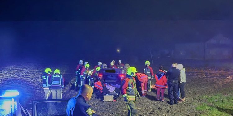 Teška nesreća u Podravini: Izvlačili unesrećene iz totalno smrskanog vozila