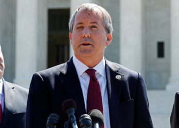 Texas AG Ken Paxton tuži okrug zbog programa koji pomaže migrantima da dobiju odvjetnike