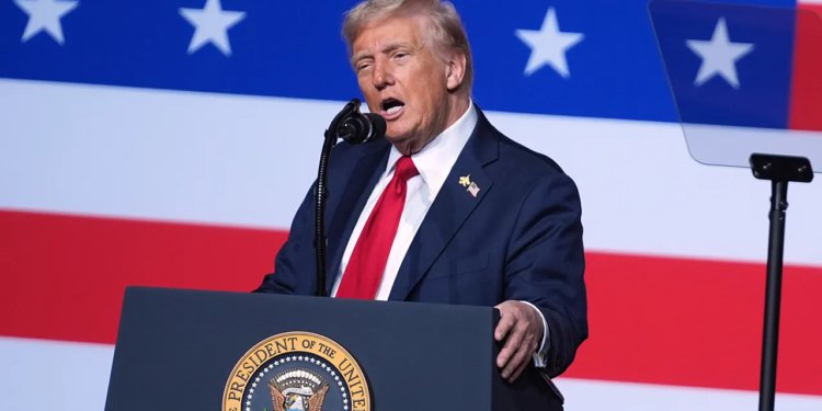 Trump kaže da bi demokrati ‘trebali biti u zatvoru’ jer su pozivali vojsku da odbije nezakonite naredbe