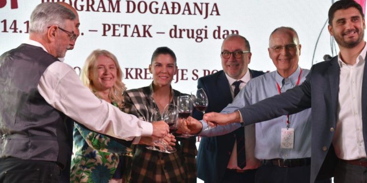 U Marini Kaštela svečano otvoren 5. Zinfest: “Želja nam je povezati rivijeru Kaštela sa svjetskom vinskom scenom”