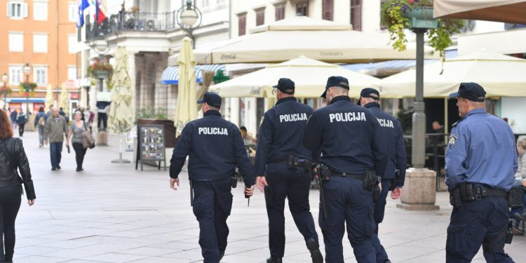 U Rijeku stigli karatisti iz Srbije, dočekala ih skupina pod kapuljačama: Policija objavila sve detalje