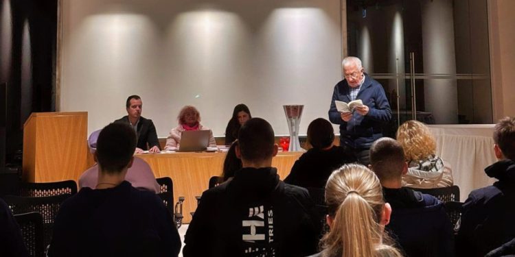 U Sinju održana emotivna književna večer „Vukovar gori u nama“