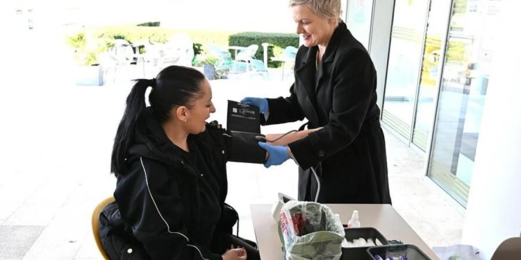 Udruga za zaštitu od šećerne bolesti ‘Slatki’ mjerila krvni tlak, zasićenost kisika u krvi, puls i glukozu, evo kakve su vrijednosti kod Pločanki i Pločana