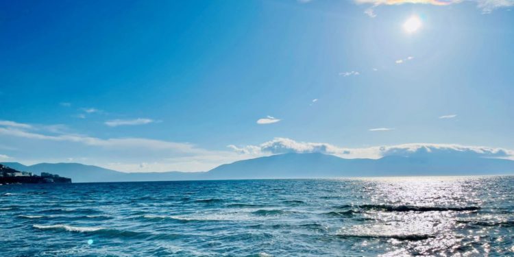 Uglavnom suho, djelomice sunčano i razmjerno toplo, uz južinu