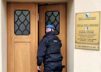 Ukinut pritvor policajcu osumnjičenom za seksualnu zloupotrebu maloljetnice