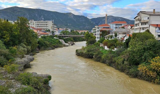 Upozorenje FHMZ: Moguće poplave i bujice u slivu rijeke Neretve, vrh vodnog vala 26. studenog