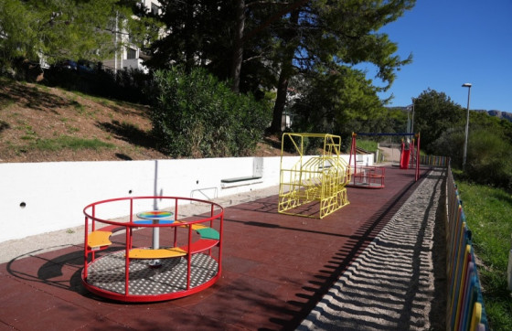 Uređeno dječje igralište u Ulici Marina Kneževića