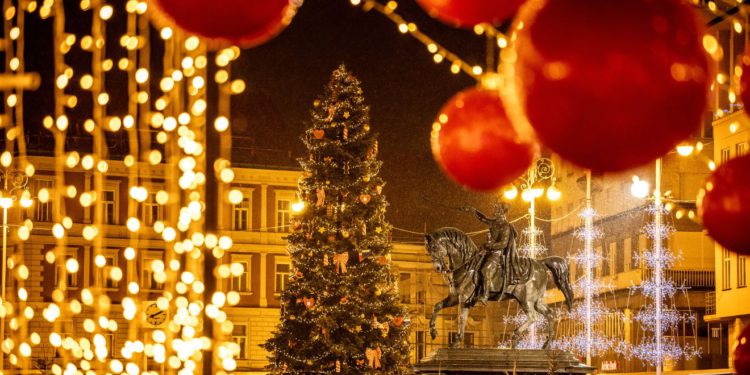 (Uživo) Počeo Advent u Zagrebu: Započelo paljenje prve svijeće
