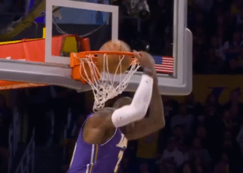 Vječni LeBron James: obrnuto zakucavanje naježi se!