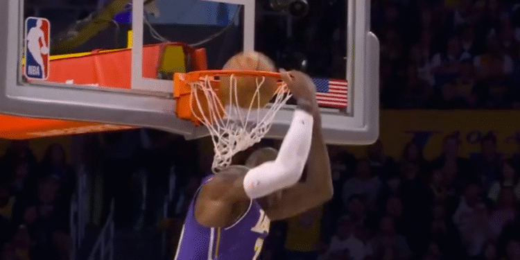 Vječni LeBron James: obrnuto zakucavanje naježi se!