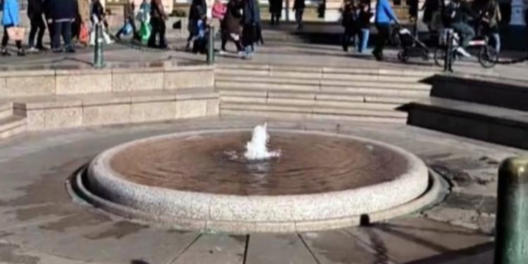 Voda u Manduševcu je crvena još od subote: Oglasili se i iz Holdinga