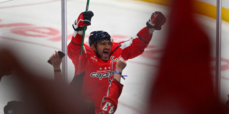 Vratar pokušao ‘ukrasti’ Ovečkinu rekordni 900. pak (VIDEO) — RT Entertainment