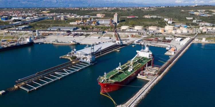 ZAŠTO SU IZ LUKE ZADAR ISTJERANI KINEZI? Obećali graditi spremnike i skladišta, u stvarnosti ostvarili tek trećinu obećanog