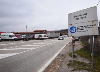 Za sve skupine vozila otvorena autocesta prema Zagrebu i Paški most, kroz Liku samo sa zimskom opremom