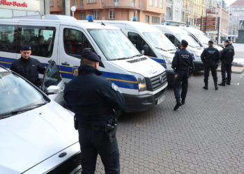Zamaskirani maloljetnici koje se povezuje s napadom na Trgu: ‘Ne mrzimo nikoga. Imamo prijatelje u Dalmaciji’