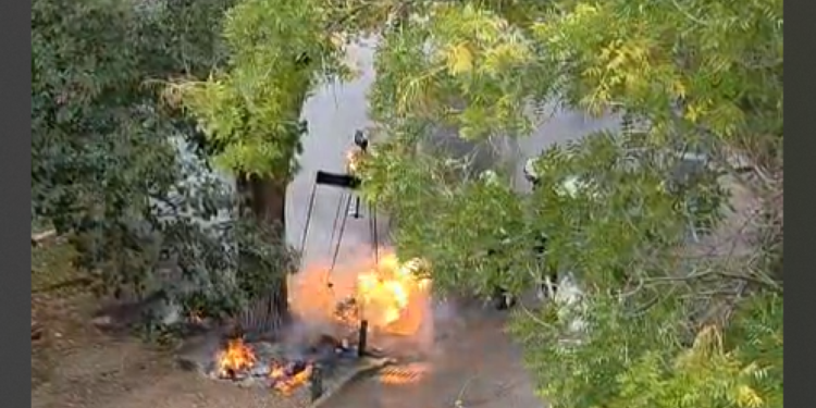 Zapalili se kontejneri iza Tehničke škole, vatra zahvatila i auto: ‘Čuli smo da je dvaput grunulo!’