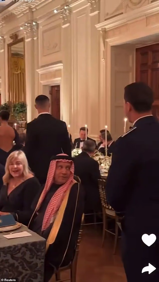 Zaručnica Cristiana Ronalda Georgina Rodriguez zapanjila je u seksi haljini bez leđa za večeru u Bijeloj kući s Trumpom i saudijskim prijestolonasljednikom