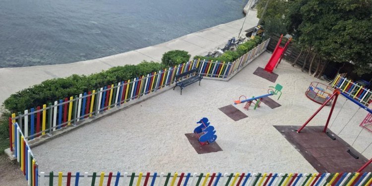 Završeni radovi uređenja dječjeg igrališta u Donjem čelu