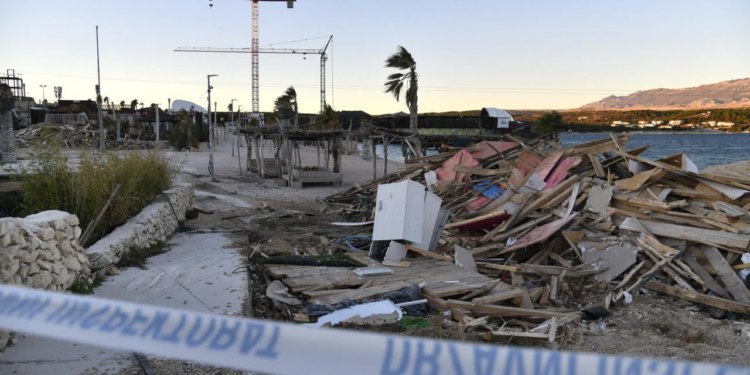 Završeno rušenje kampa kod popularnog kluba Noa na plaži Katarelac, evo kako nekadašnja party zona izgleda “dan poslije”