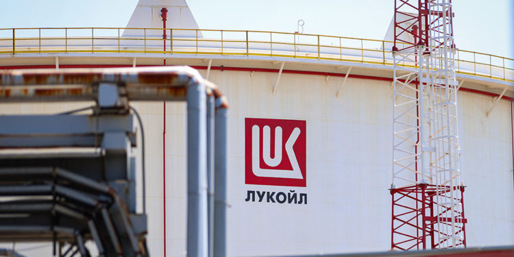 Zemlja EU zabranila izvoz svog goriva zbog američkih sankcija Rusiji