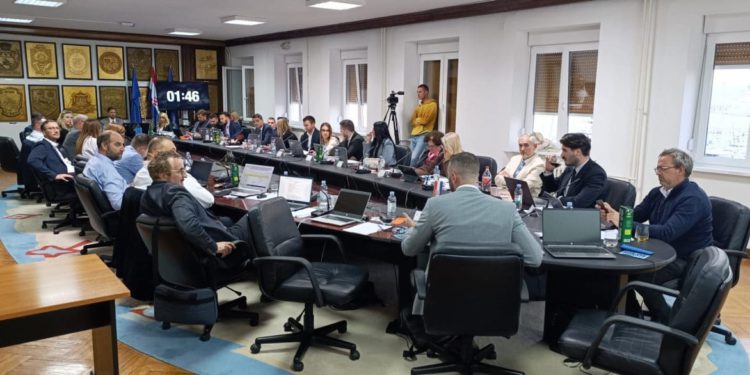 Živahna rasprava u Banovini: splitski vijećnici tek na 14. od 52 točke dnevnog reda