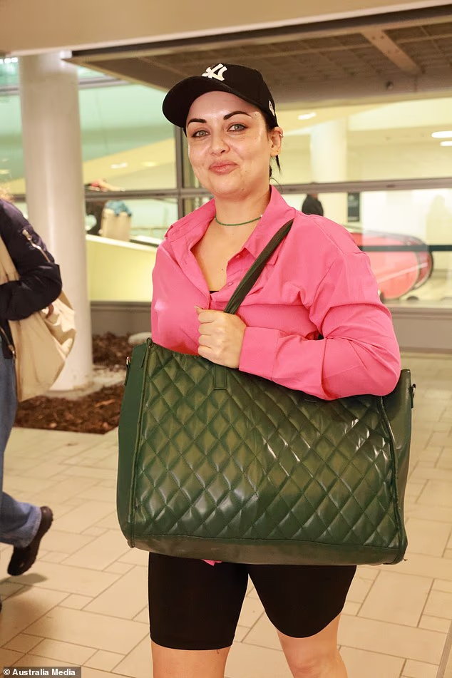 Zvijezda EastEndersa Shona McGarty treća je natjecateljica programa Ja sam slavna osoba koja je stigla u Australiju uoči ITV showa… i dala je vrlo znakovit komentar nakon rastave od zaručnika