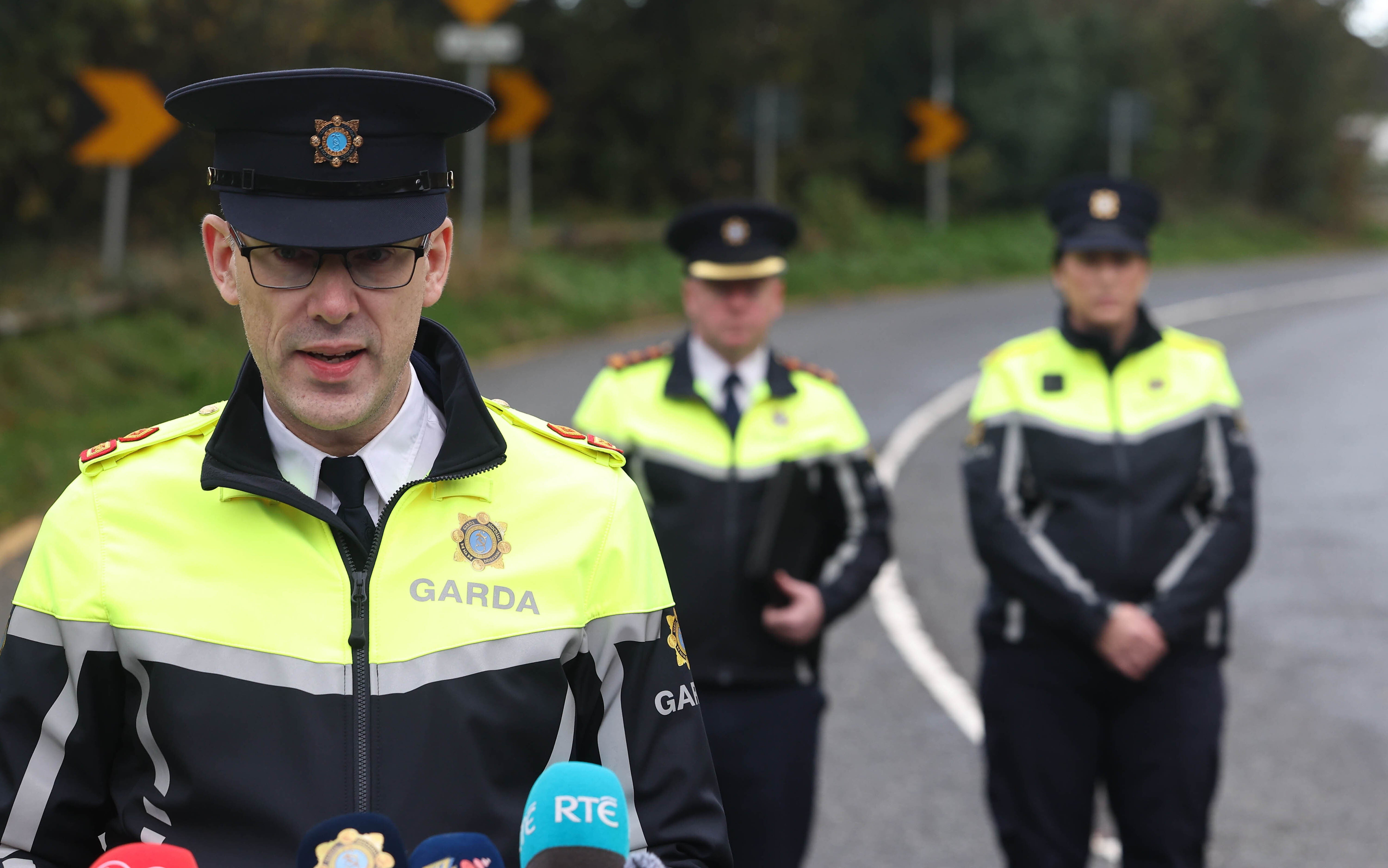 Načelnik Charlie Armstrong razgovara s medijima u blizini mjesta nesreće (Damien Eagers/PA)